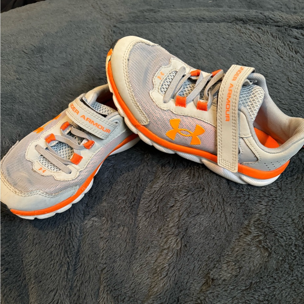 Kids Under Armour tennis shoes. Size 2Y